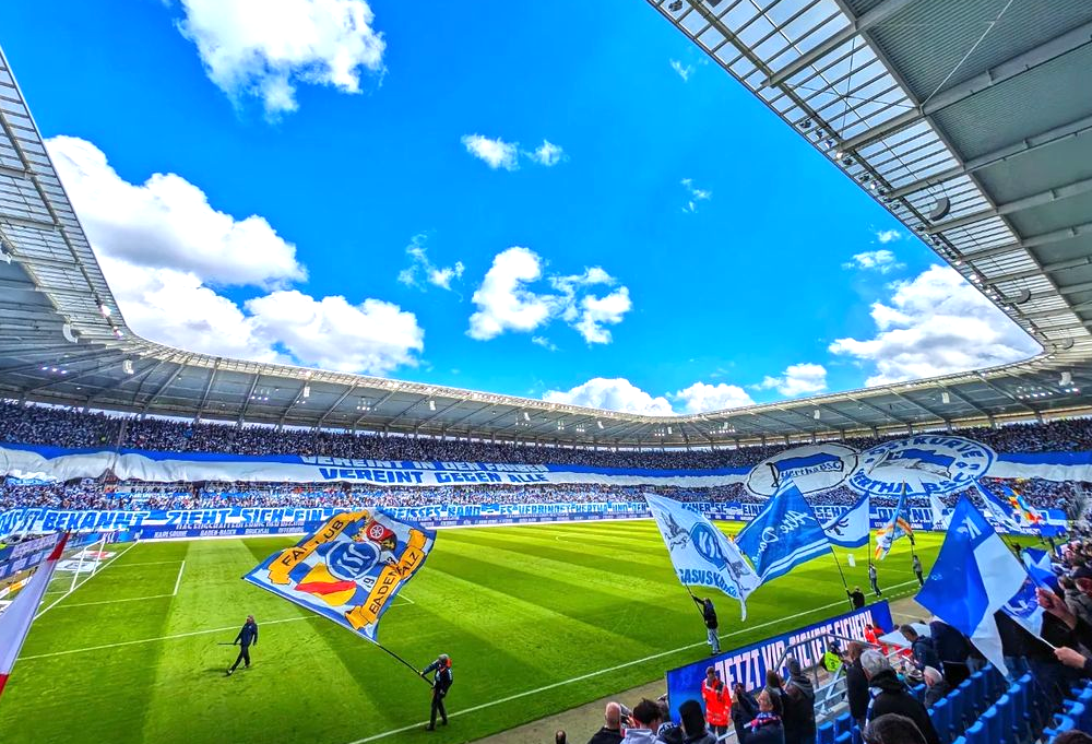 Du betrachtest gerade Karlsruhe, Hertha und Freiburg warten am längsten auf ein Heimspiel am 1. Spieltag