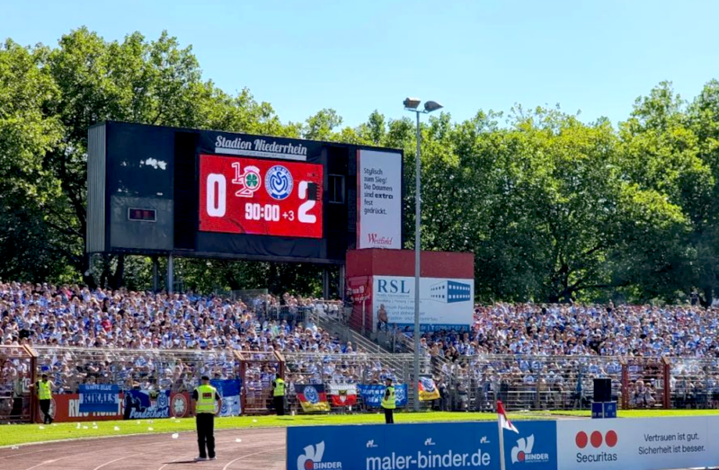 Fußballverrückte Revierklubs: Schalke und Duisburg sorgen für riesige Gästekulissen