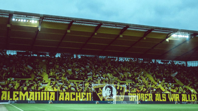 Choreo der Fans von Aachen beim Heimspiel gegen Viktoria Köln.