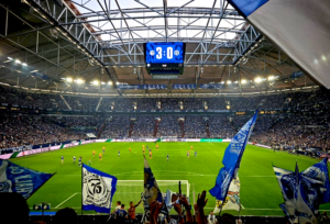 Mehr über den Artikel erfahren Auf Schalke gab es die größte Kulisse des Spieltags