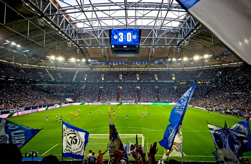 Auf Schalke gab es die größte Kulisse des Spieltags