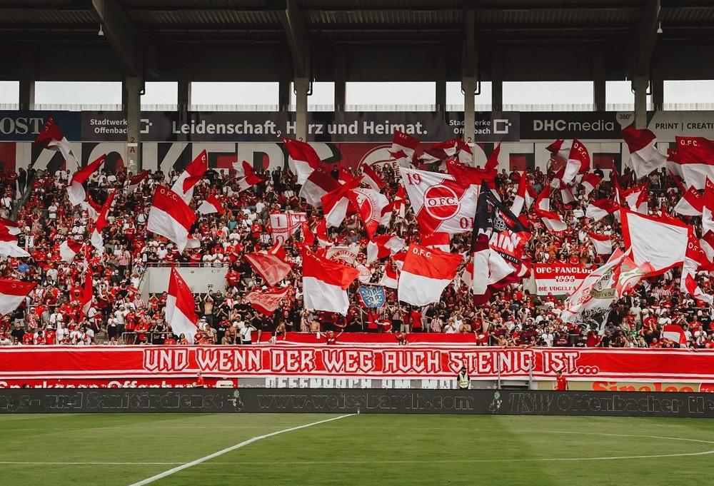 Du betrachtest gerade Fan-Wucht: Kickers Offenbach lässt auch Bundesligisten hinter sich