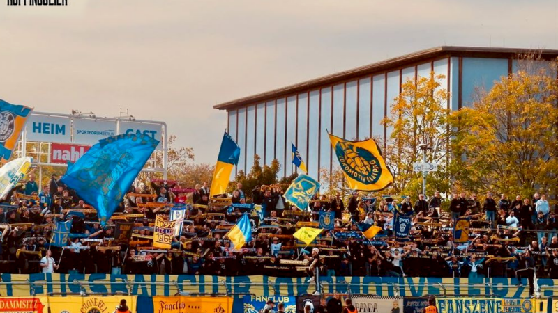 Die Auswärtsfahrer des 1. FC Lokomotive Leipzig in der Regionalliga Nordost.