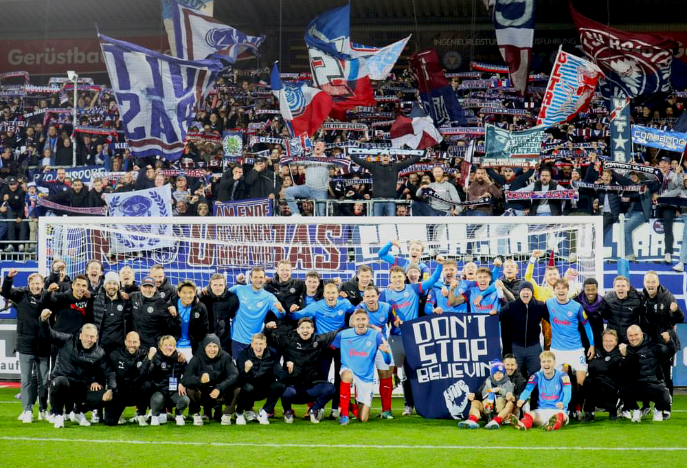 Du betrachtest gerade Bei erstem Sieg: Mehr Kiel-Fans im Stadion als gegen Bayern & Co