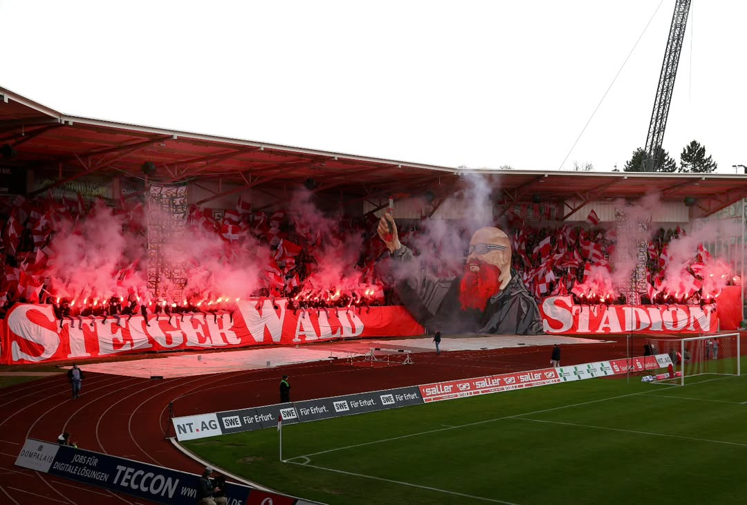 Die Choreo von Rot-Weiß Erfurt gegen Chemnitz.