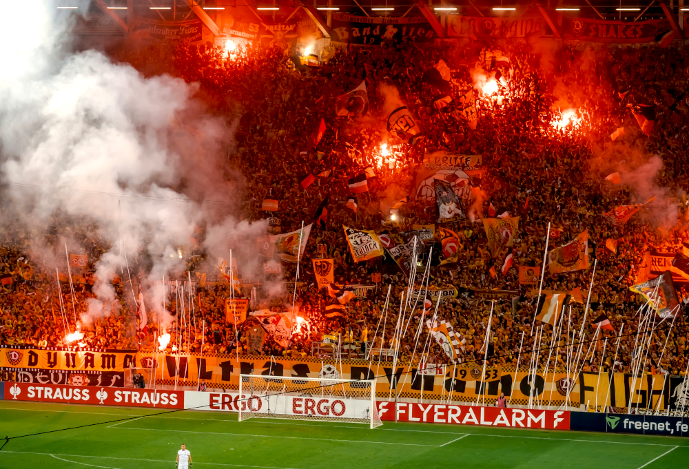 Du betrachtest gerade Pyrotechnik: 15 Vereine fordern Abschaffung von Verbandsstrafen