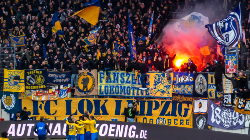 Die Fans von Lok Leipzig in Halle.